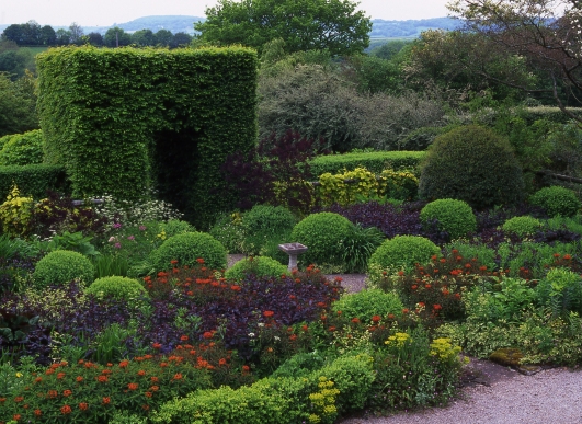 Veddw front garden copyright Charles Hawes
